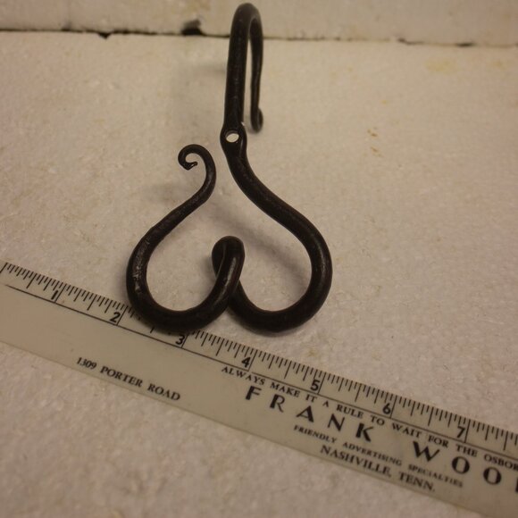 Metal Heart Shaped Wall Hook - Picture 4 of 4